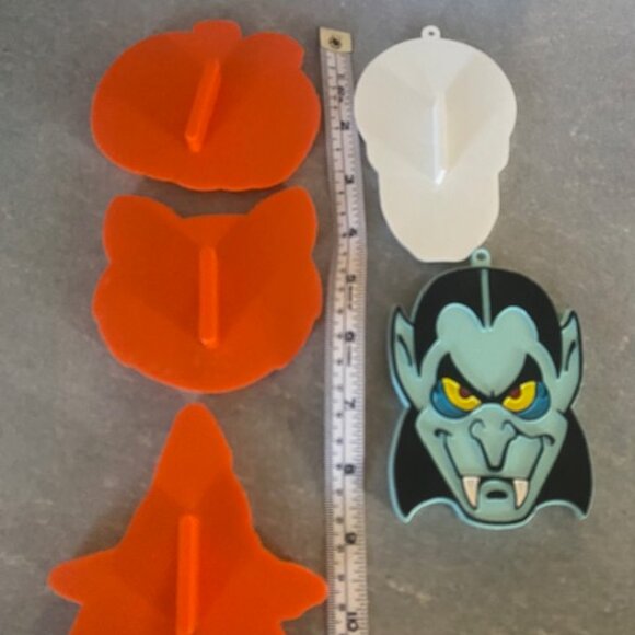 Lot of 5 Halloween Skeleton Witch Vampire Cat Plastic Molds Cookie Cutters - Picture 4 of 4